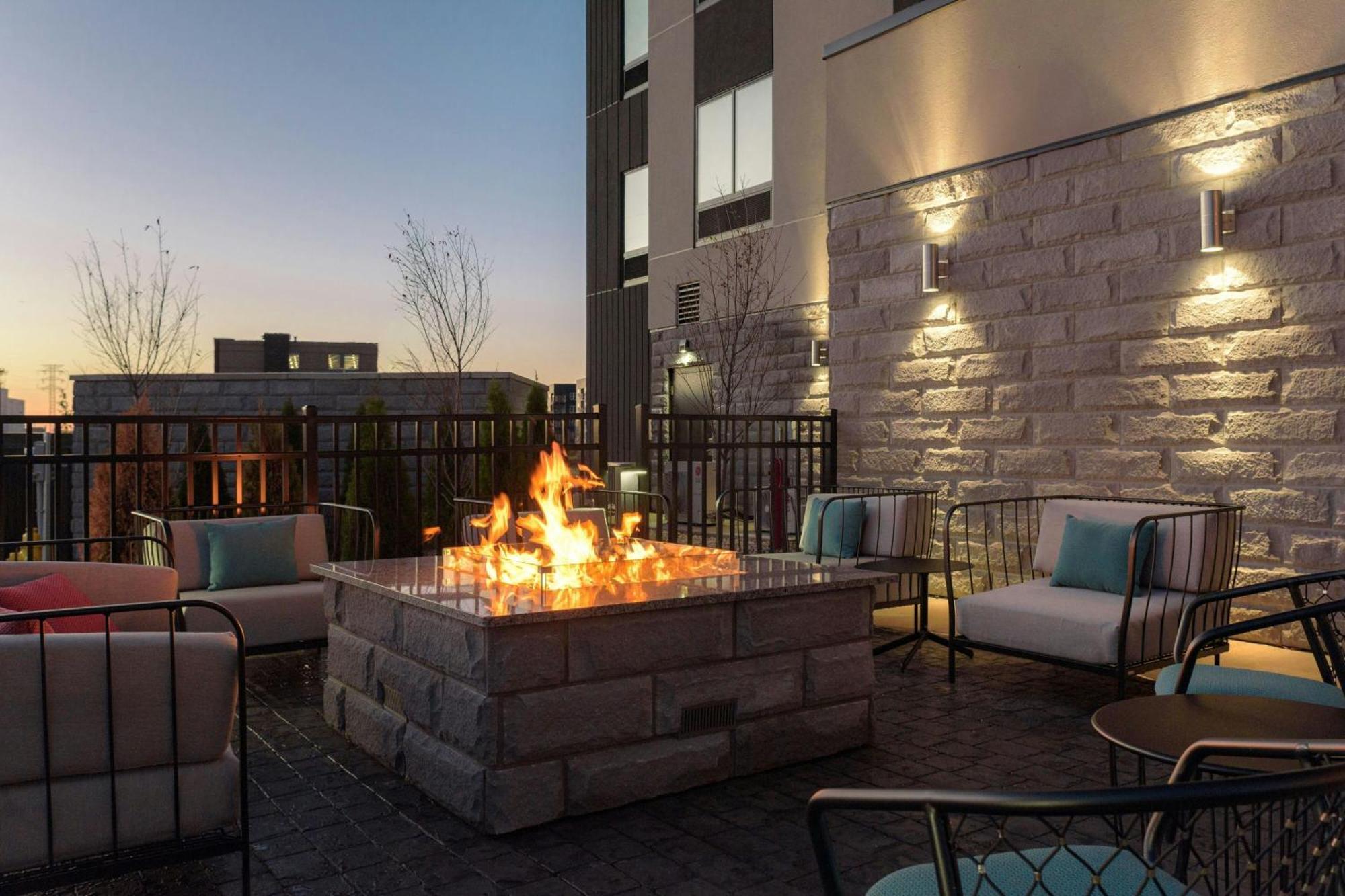 Fairfield By Marriott Inn & Suites Cincinnati Oakley Exterior photo